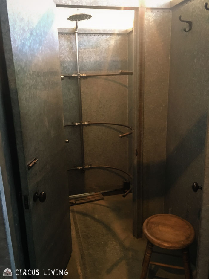 One of the showers at Grosse &icirc;le