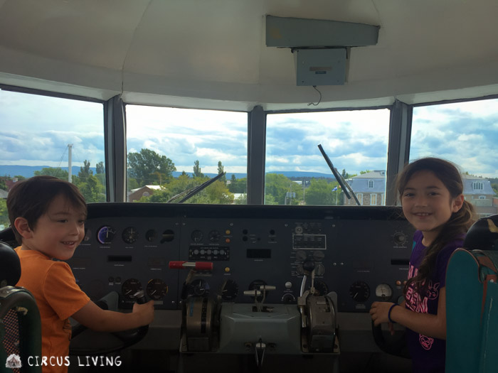 Inside the Hydrofoil HMCS Bras d&rsquo;Or 400
